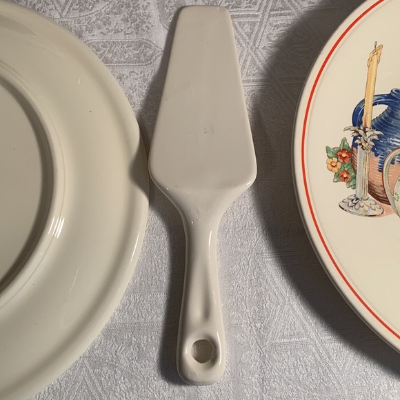 LOT OF 2 vintage cake plates plus server - Picture 6 of 9